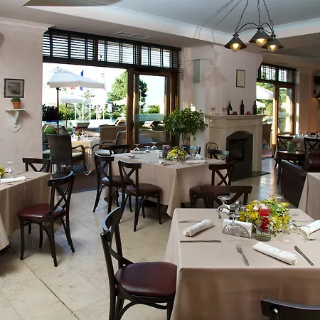 Hotel Santa Marina Village *