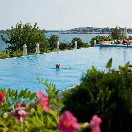 Santa Marina Village Szálloda *
