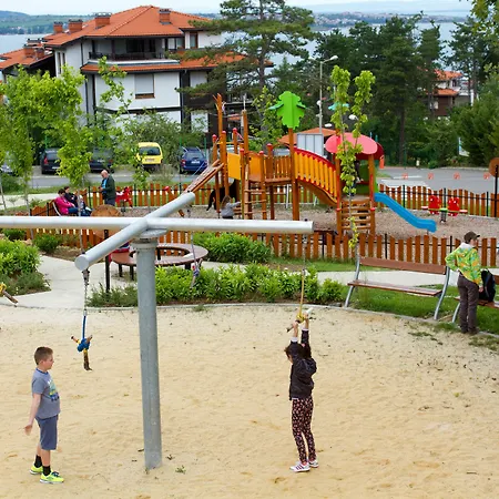 Szálloda Santa Marina Village *