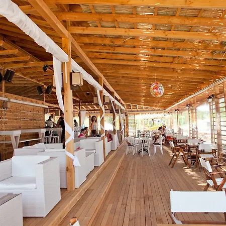Szálloda Santa Marina Village