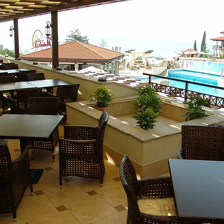 Szálloda Santa Marina Village *