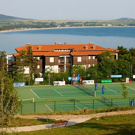 Santa Marina Village Szálloda