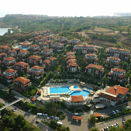 Szálloda Santa Marina Village