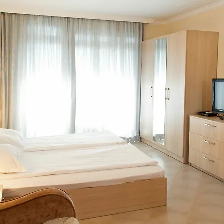 Santa Marina Village Szálloda *